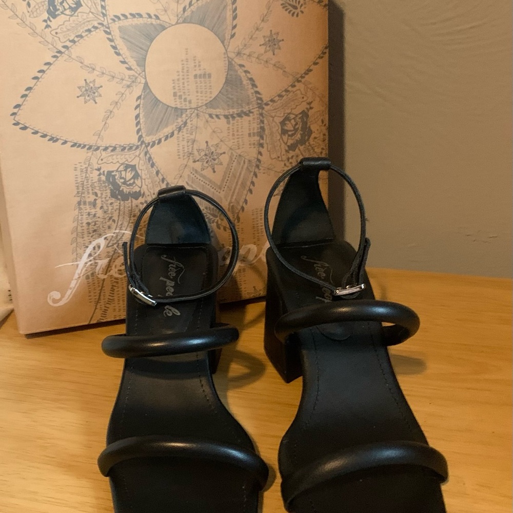 Free People Parker pillow square toe heels in black, BNIB size 6 - Picture 3 of 11